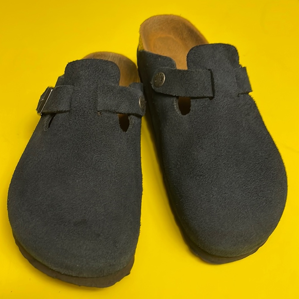 Birkenstock “Boston” Suede Midnight Blue Womens Clogs. Size 38 - US 7. Preowned